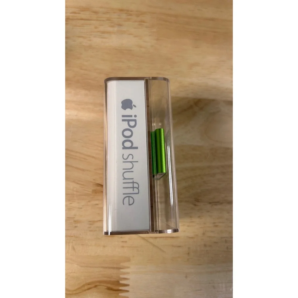 Apple iPod Shuffle 2nd Generation 1GB Green MA948LL/A New Sealed